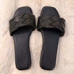 Comfy, cute, simple black Cushionaire slip-on sandals/flats- Size 7.5